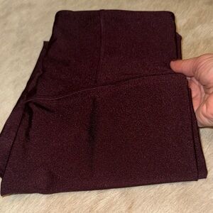 Athleta Elation sheen 7/8 legging’s in Deep Maroon